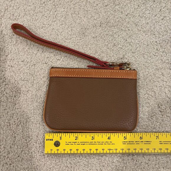 NEW Dooney & Bourke Pebble Grain Leather Wristlet In Brown Zipper Red Inside - Picture 2 of 6